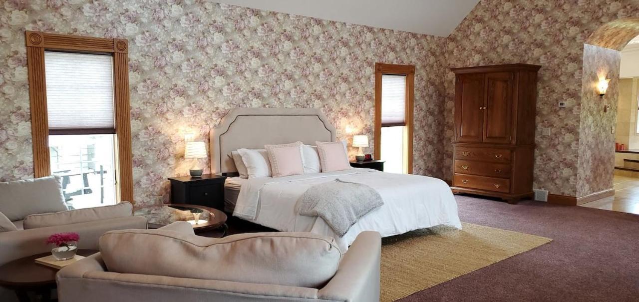 Victorian By Amish Country